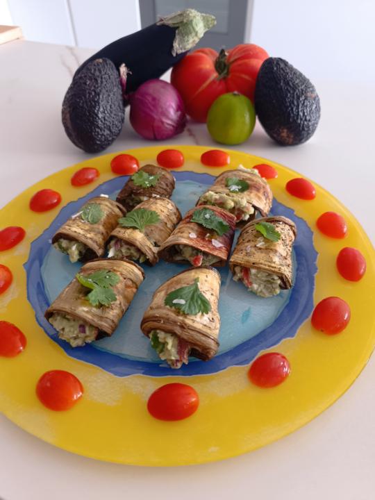 Rollitos de berenjenas con guacahuevomole