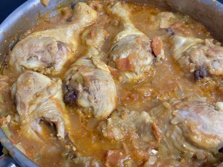 Jamoncitos de pollo con verduras y curcuma