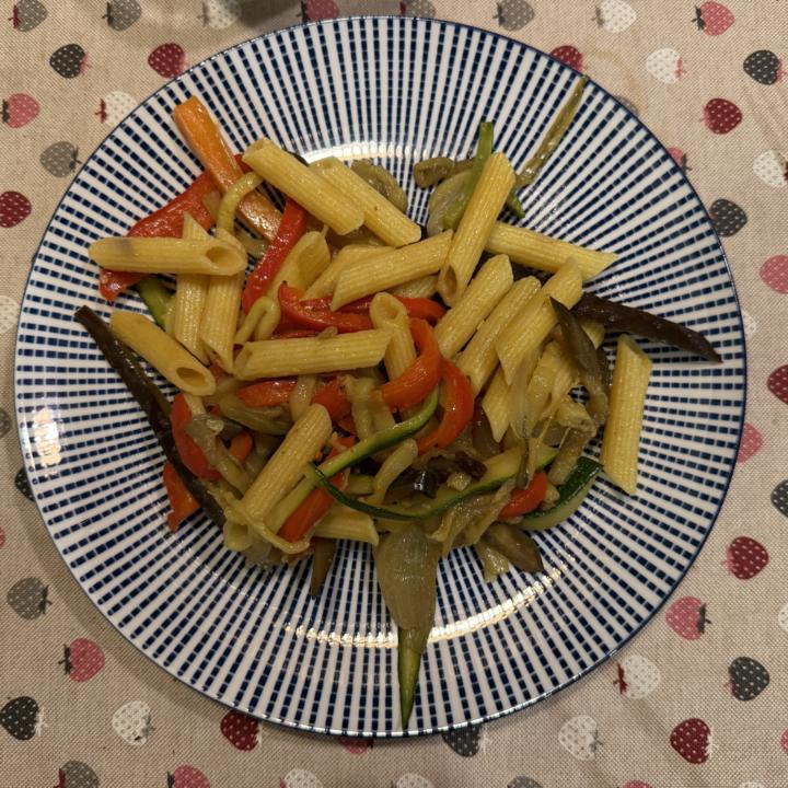 Pasta con verdura 🍝 🍆 🥒 🥕🫑 🧄 🧅 