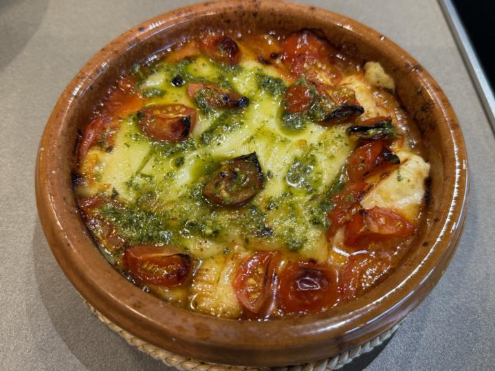 Provolone 🇮🇹 , falsa quiche 🥦🥕 y salsa pesto 🌱