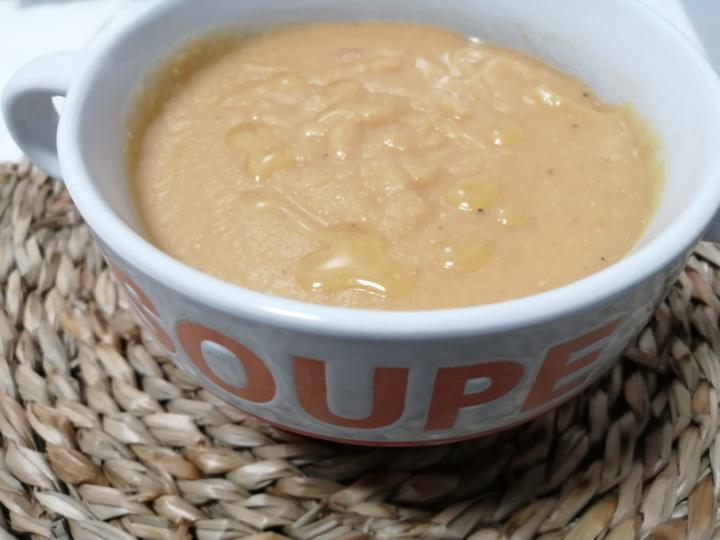 Crema completa con verdura, proteína y legumbre