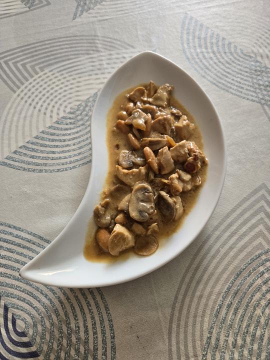 Pollo con almendras