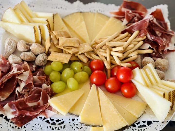 Tabla de quesos y jamón 