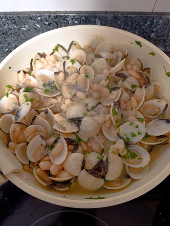 Alubias con Almejas 