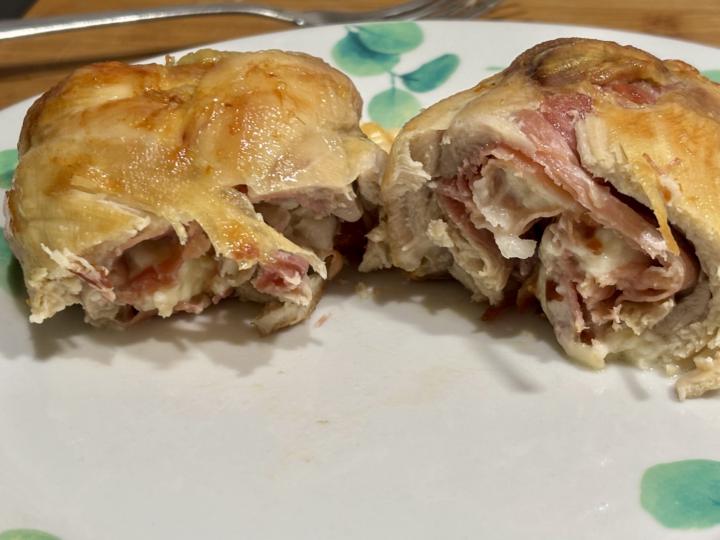 Rollito de pollo con jamón y queso