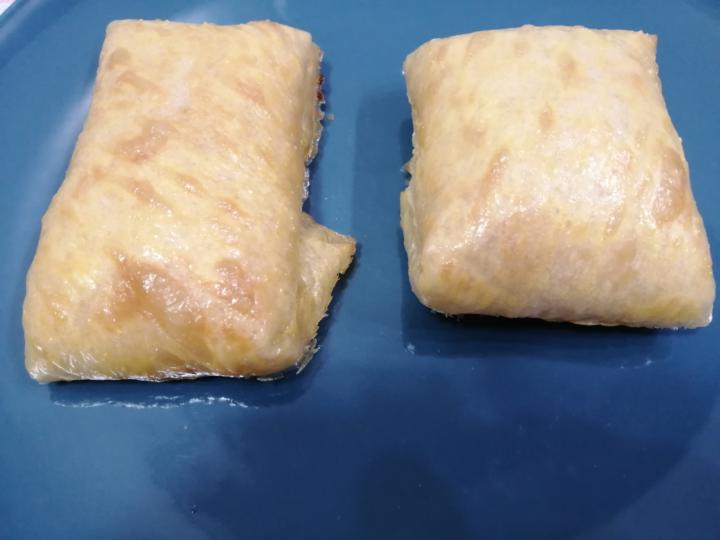 Falso hojaldre y caracolas con obleas