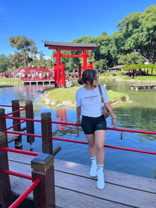 Zonia Flores