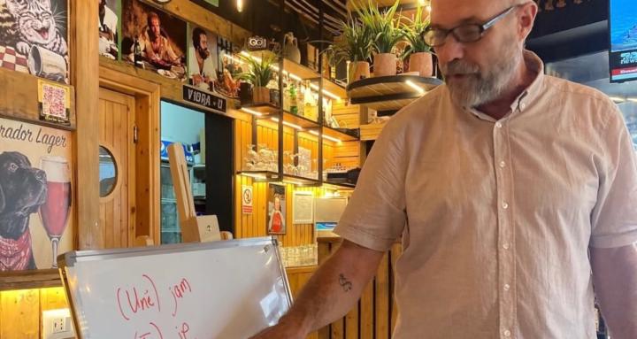 Learn Albanian with Mark