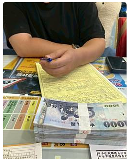 房仲日常:收斡.講解產調.銷售報告書!