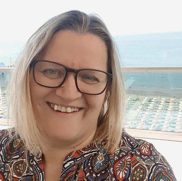 Veronika, liebt das Meer, Communities und persönliche Entwicklung