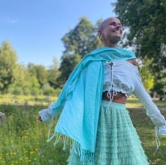 Psychic Medium Akura.