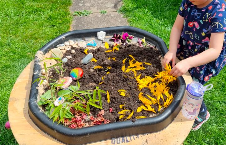 Tuff Tray! – Nature Worlds 🌿