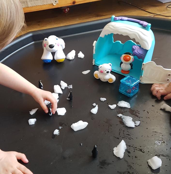 Tuff Tray Thursday: Arctic Small World Sensory Play 🧊🐧