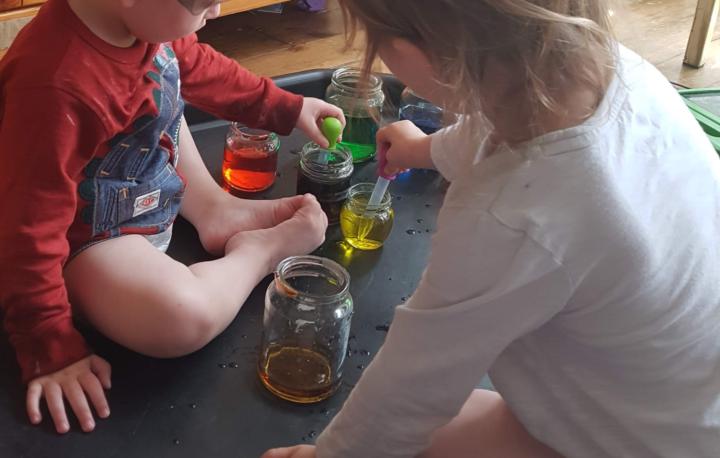 Tuff Tray Thursday!! 🌈 🧪