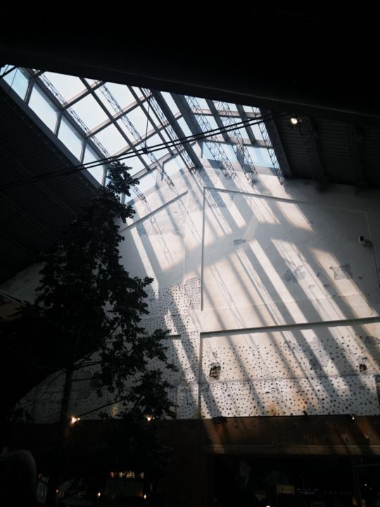 看著光線灑落在空間裡，你是否也會感受到平靜呢？