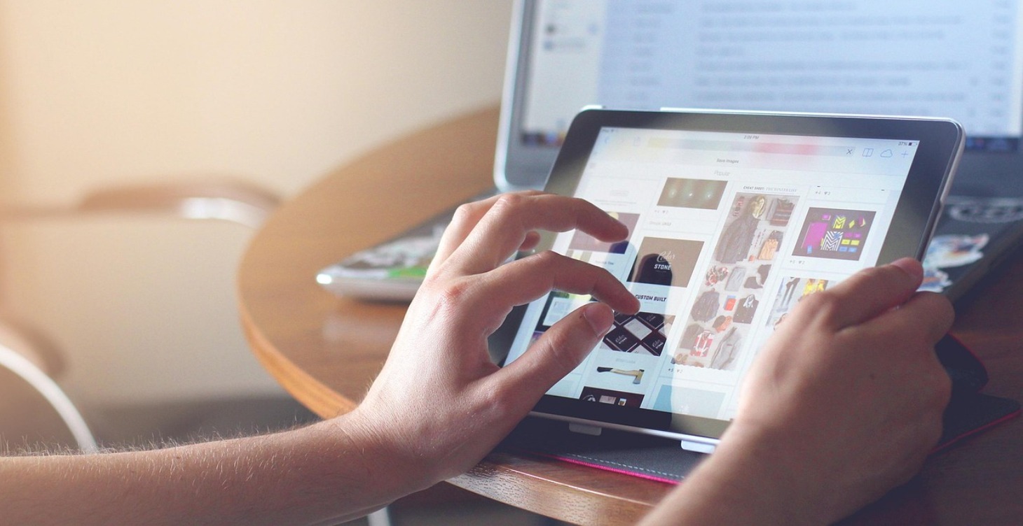 How to Become a Freelance Social Media Manager