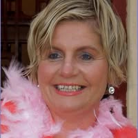 Kate Saunders
