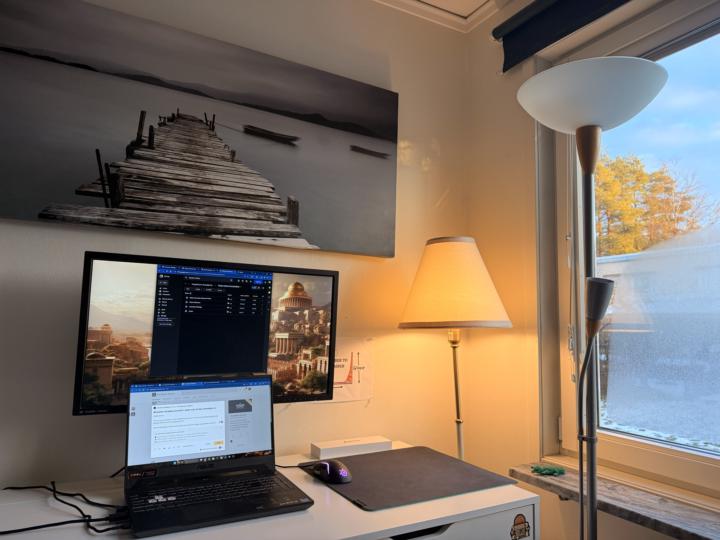 Welcome! Introduce yourself + share a pic of your workspace 🎉