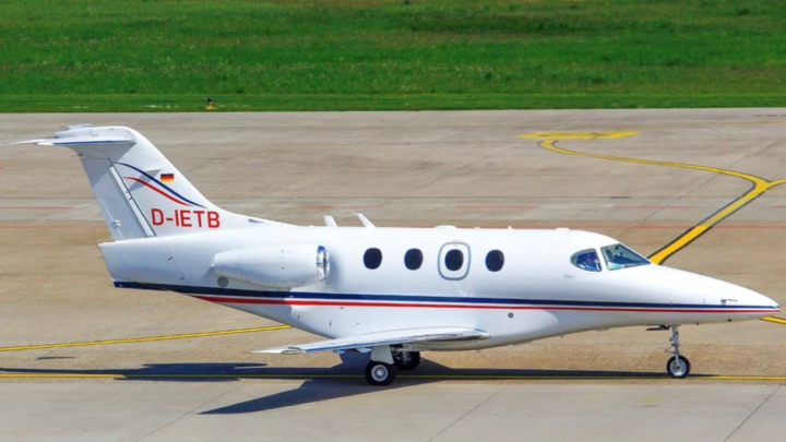 Mit wem sitzt du gerne im Flugzeug?