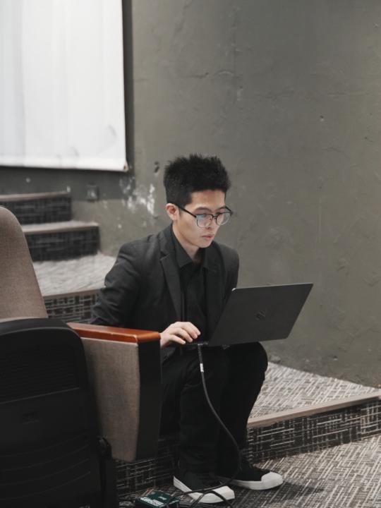 語宏 徐