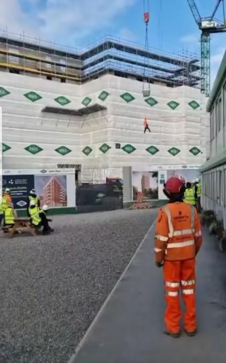 Case Study 107: Slinger Lifted 20 Metres off the Ground