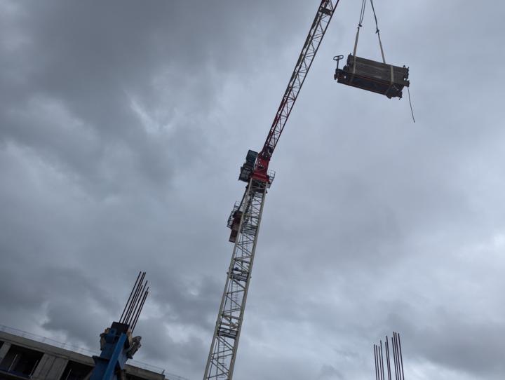 Case Study 49: Load Left Suspended While Issue Was   Discussed 