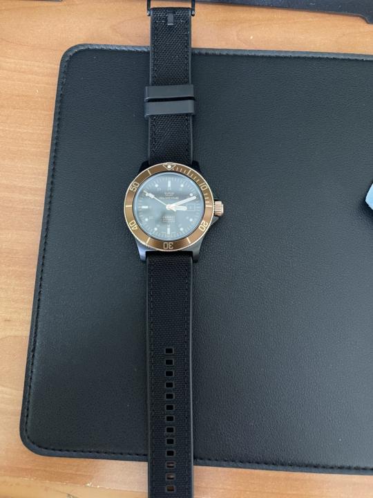 Glycine with extra straps