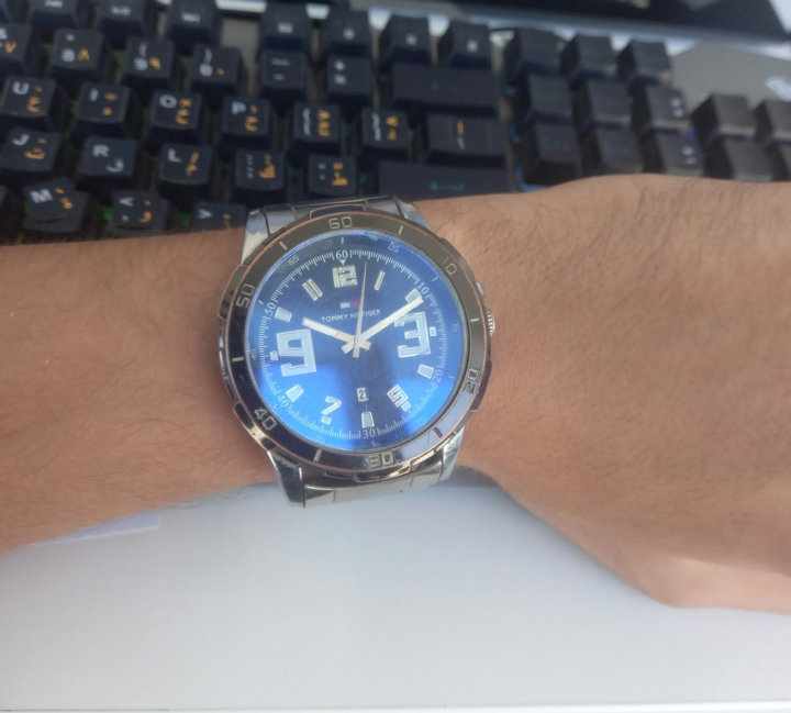 Clean black dial today. Always liked how versatile this one is — fits every setup without needing attention.