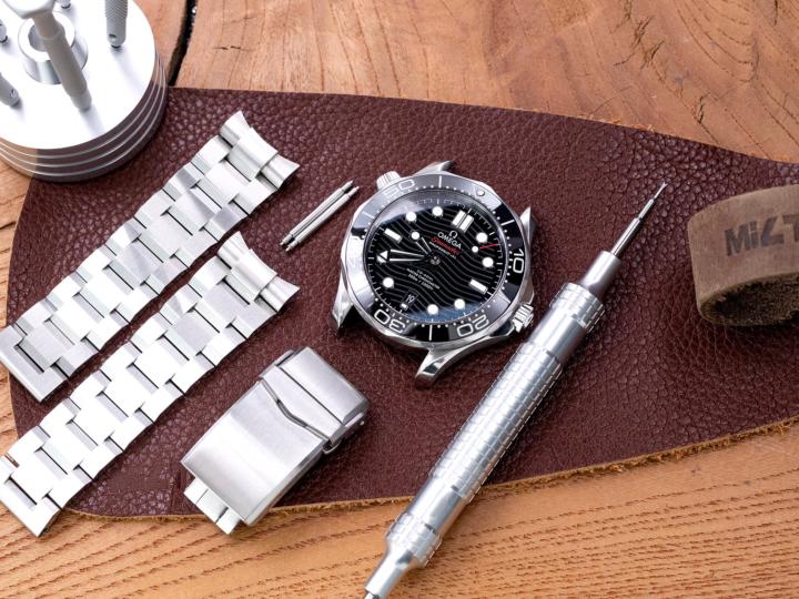 People keep asking me how to fix their watch bracelet.