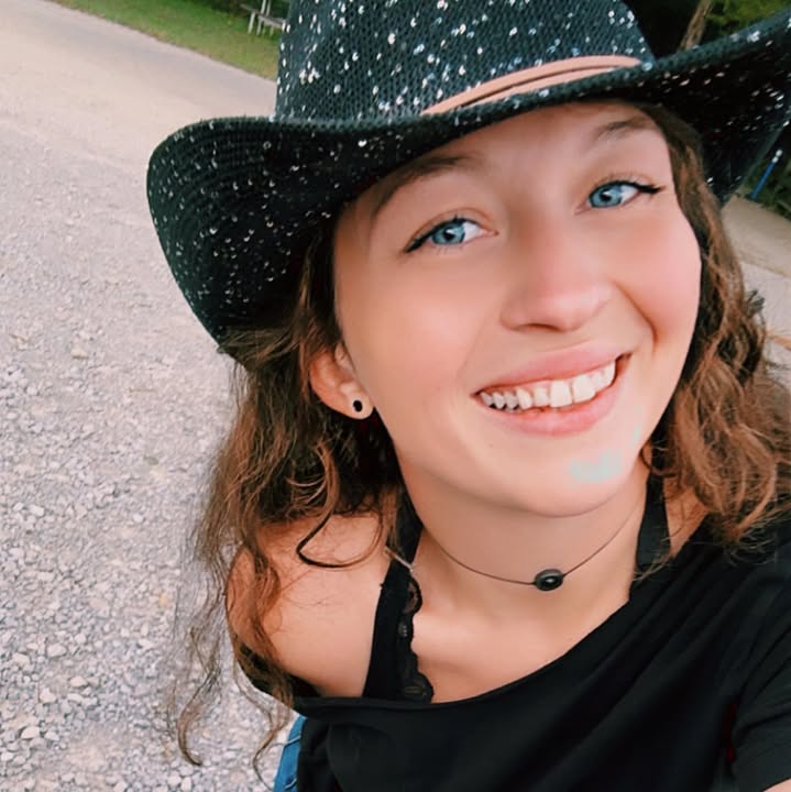 Ariel Ayres
