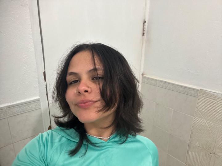 Genesis Colon Laguna