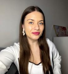 Elena D.