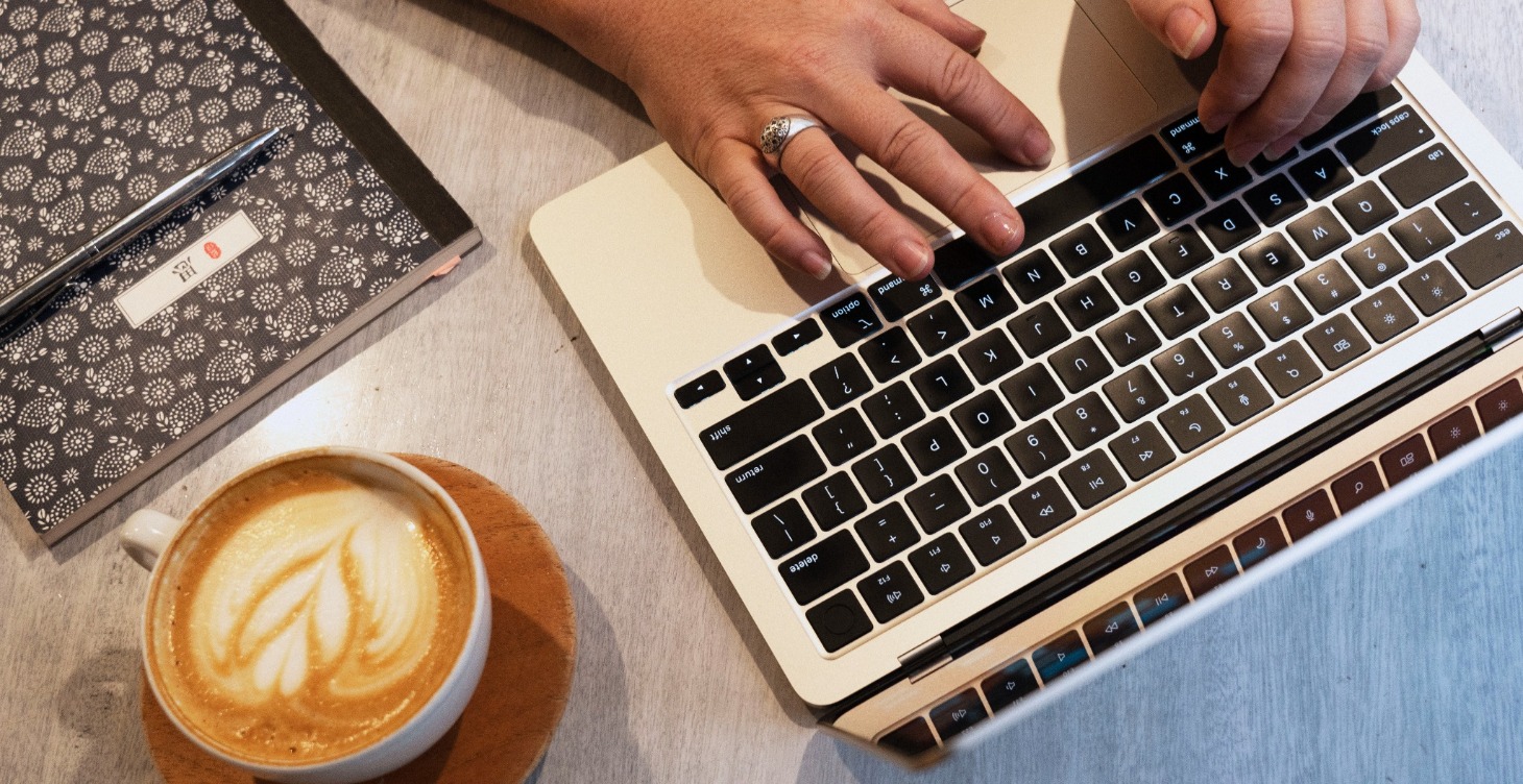🦋 ⭕Weekly Writer's Circle⭕ 📕