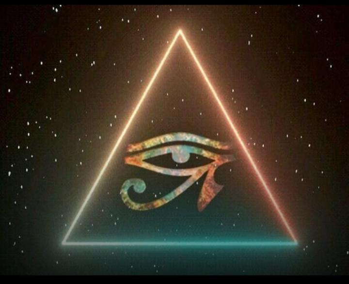 Aaron’s Cave Meditation today in Scool. I saw The Eye of Horus inside a triangle ✨