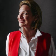 La ejecutiva Bustamante