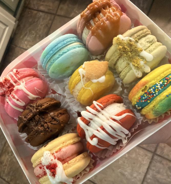 Please love my macaron babies 🙏🏼💸