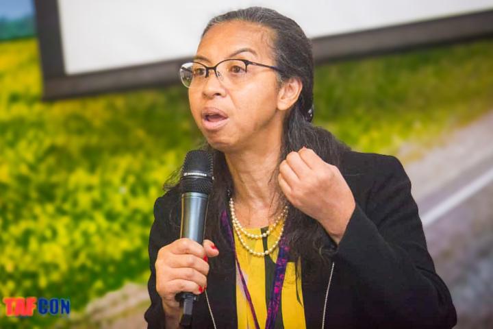 Viv Ahmun