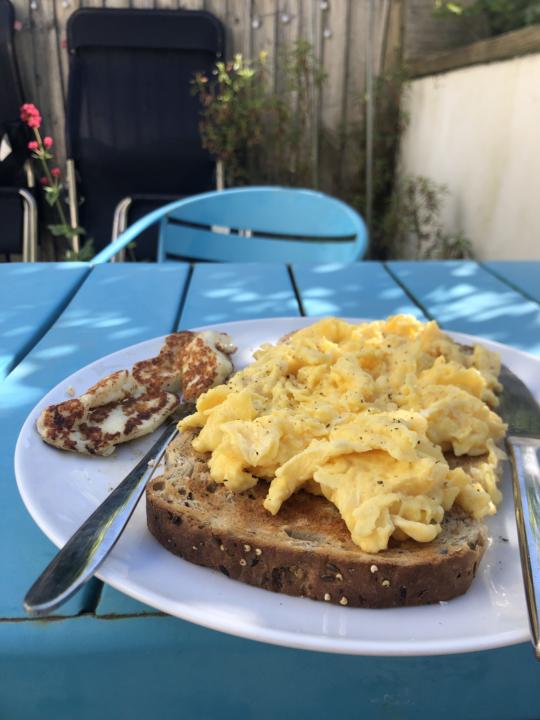 Rate the breakfast 
