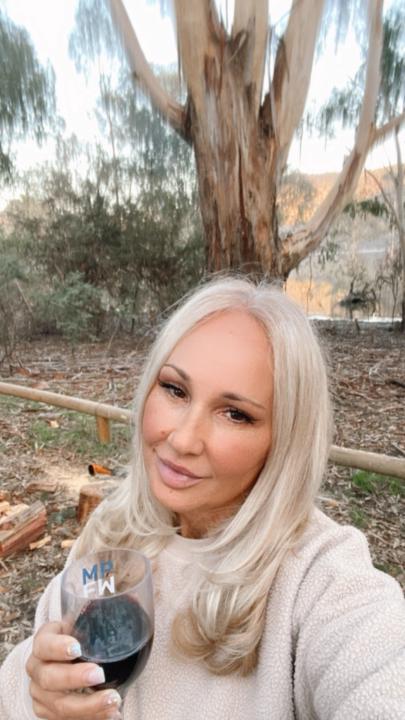 Suzi Hanula