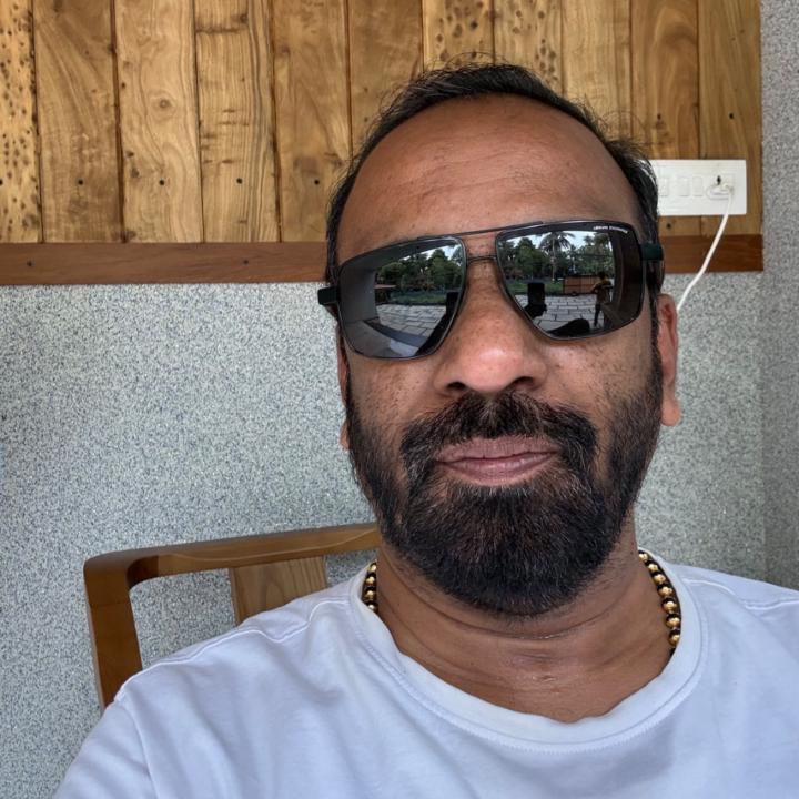 Hari M