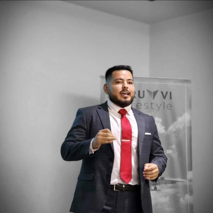 Alejandro Flores