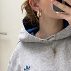 Mouna L