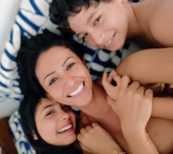 Luz Aza
