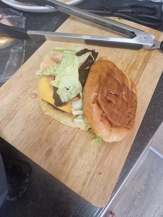 How to make a really nice beef burger.