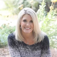 Nannette Holt