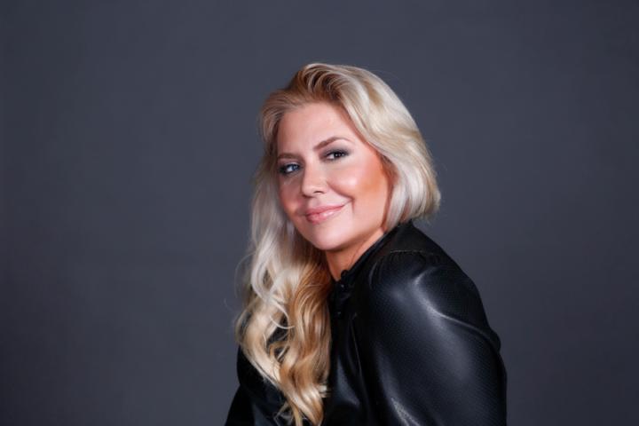 Julie K Langelier