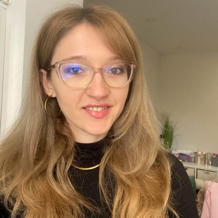 Aleksandra Garmidolova