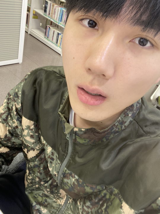 Welcome! 欢迎！歡迎！ようこそ！ Introduce yourself + share a pic of your favourite Korean Culture