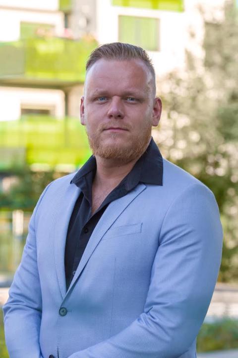 Zoli Deszkás