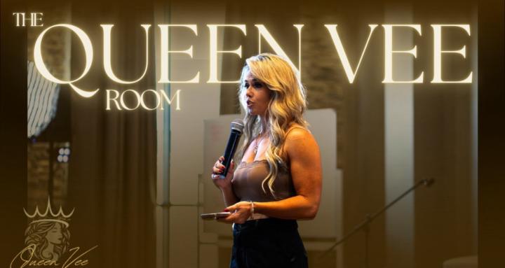 Queen Vee Room